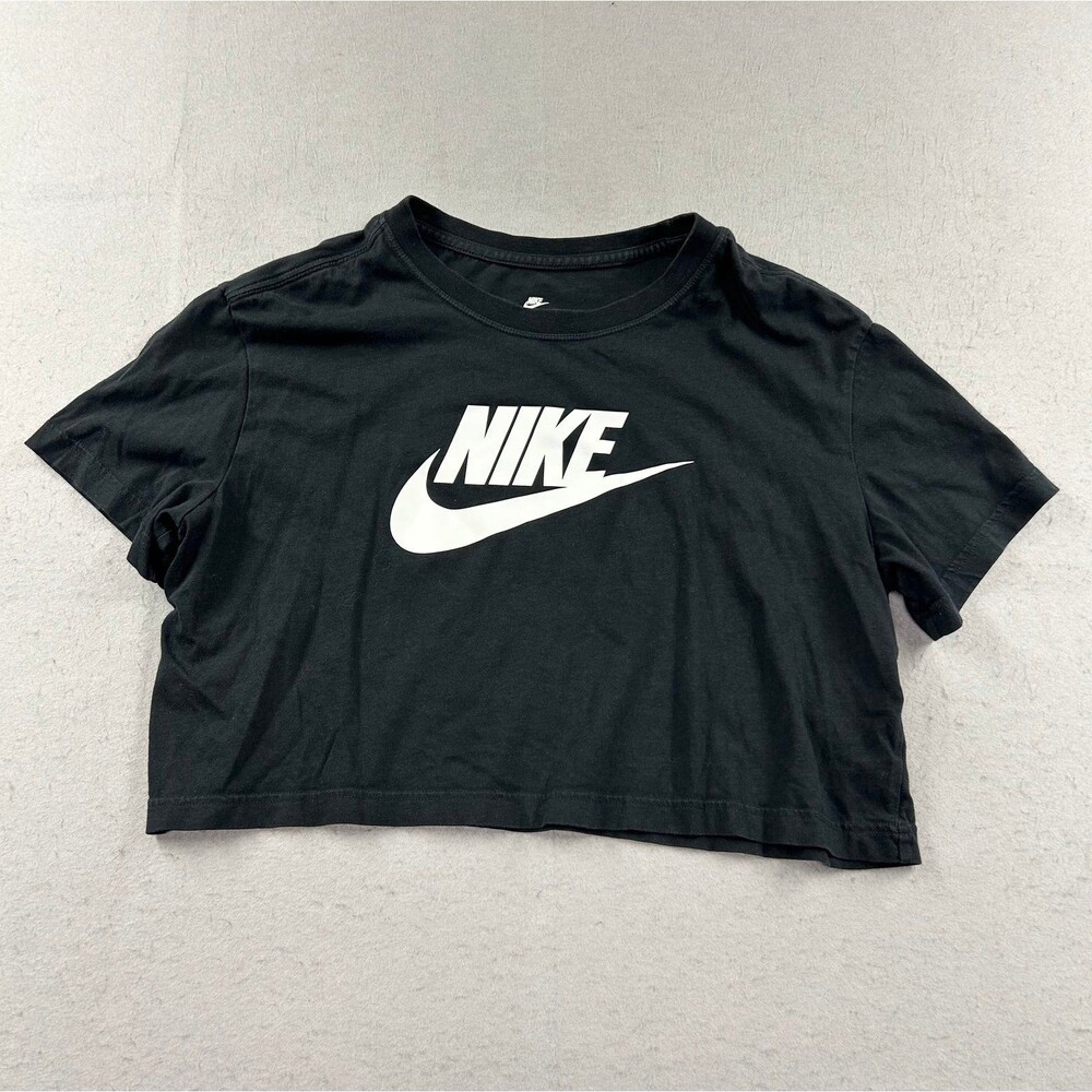 Nike Women’s Cropped Logo Loose Fit Black Shirt Medium